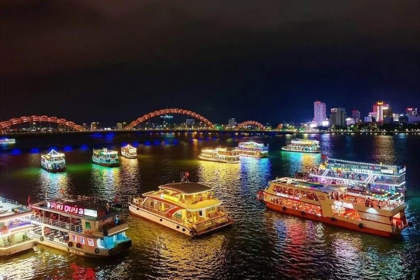 Boats on Han River with Dragon Bridge at night