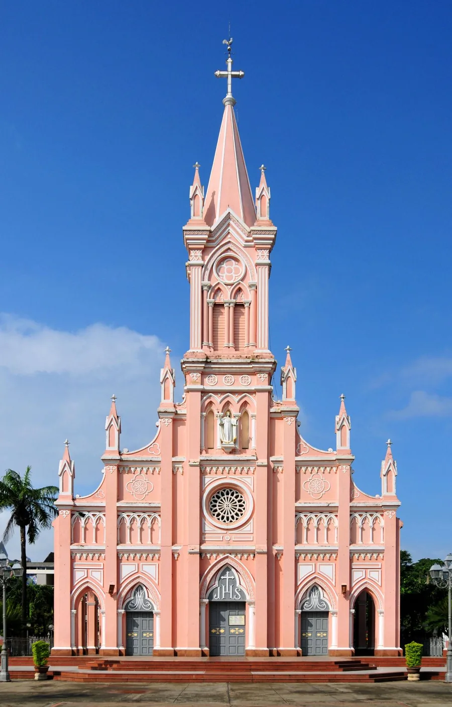 The pink Da Nang Cathedral