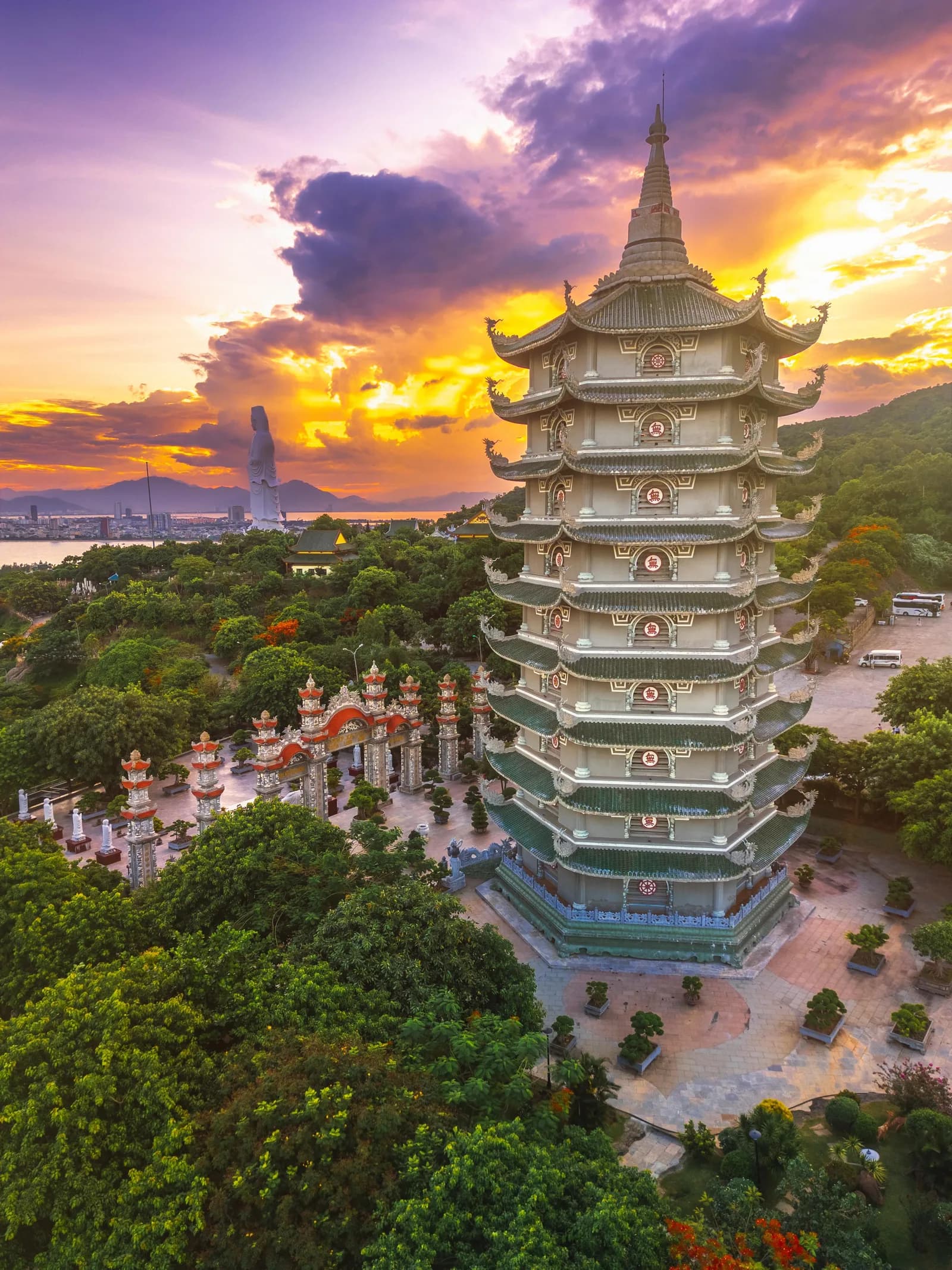 Linh Ung Pagoda at golden hour