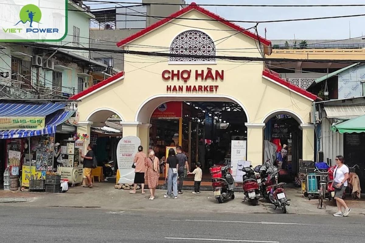Han Market entrance in Da Nang