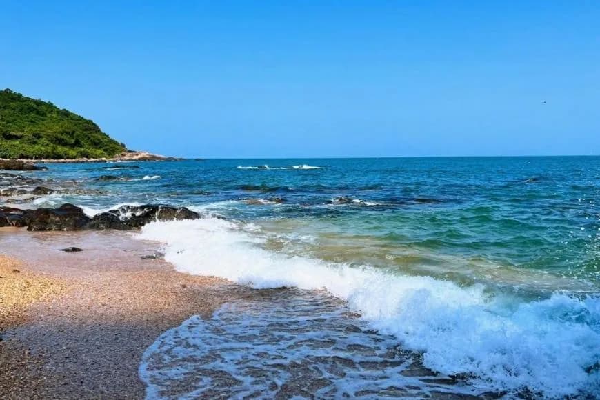 Hidden beach near Ghenh Bang