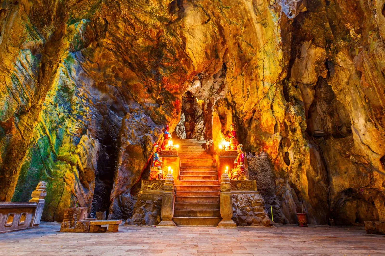 Huyen Khong Cave inside Marble Mountains
