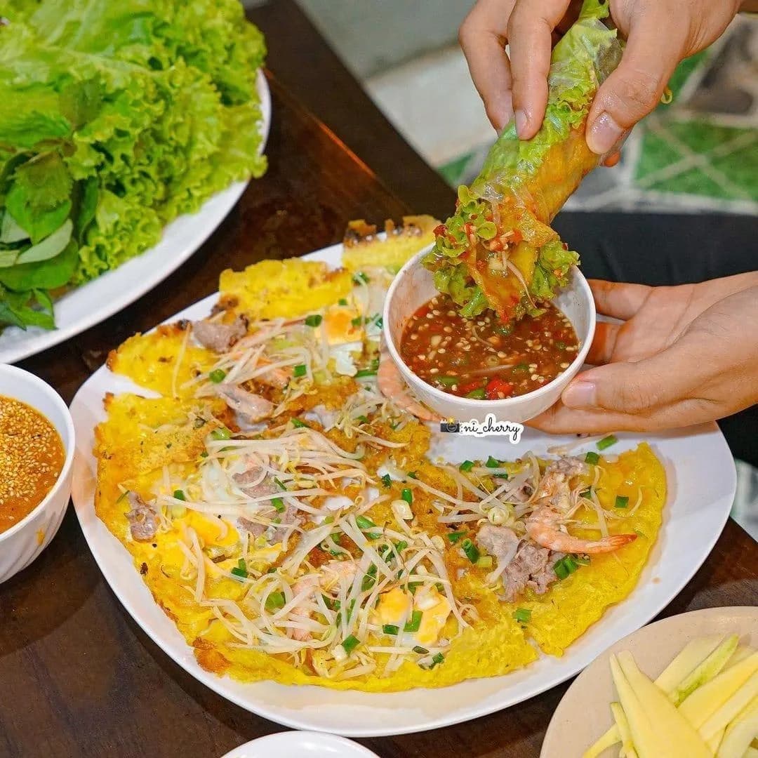 Bánh Xèo Vietnamese pancake with herbs and dipping sauce